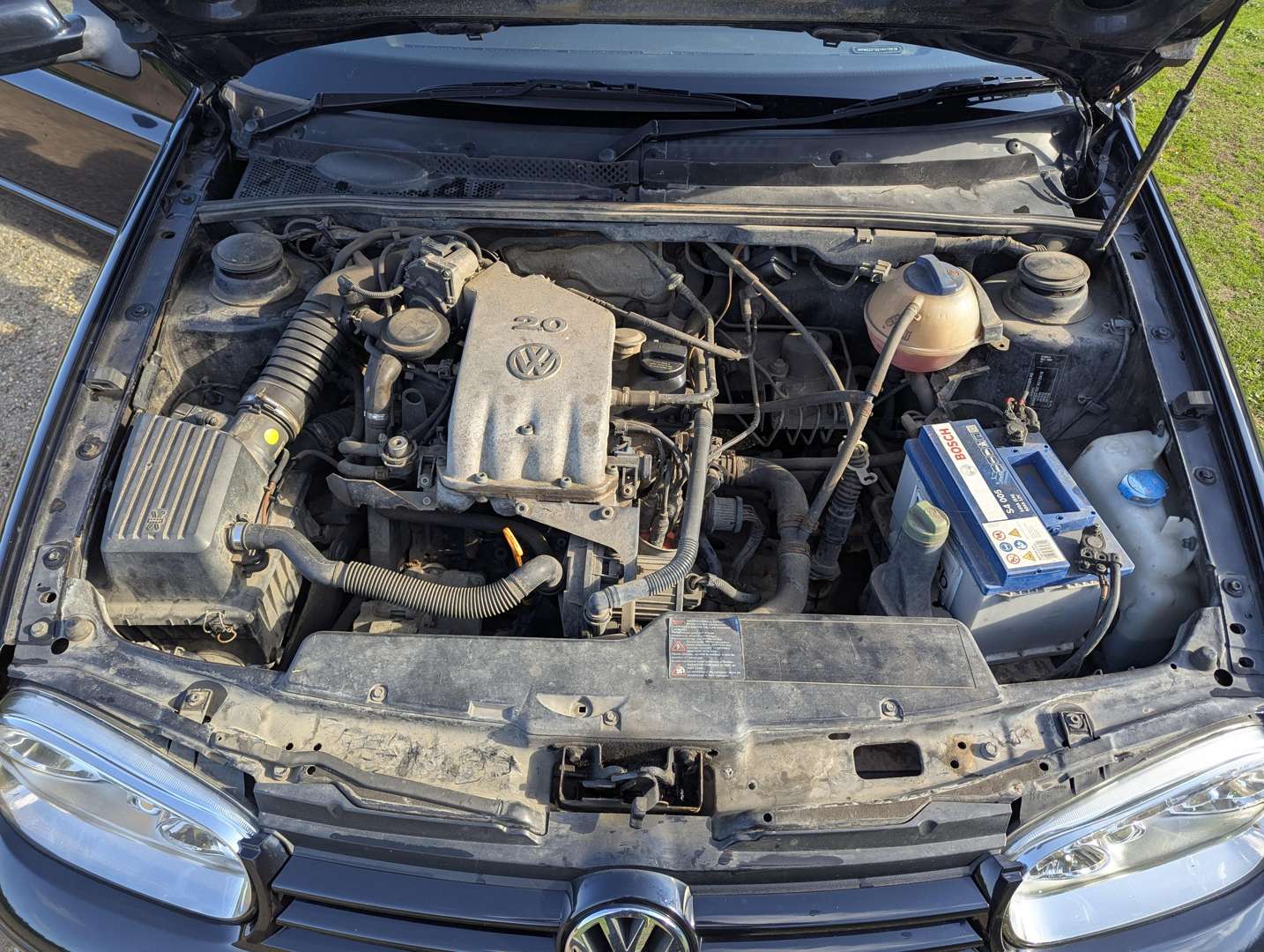 <p>2001 VW GOLF CABRIOLET SE</p>