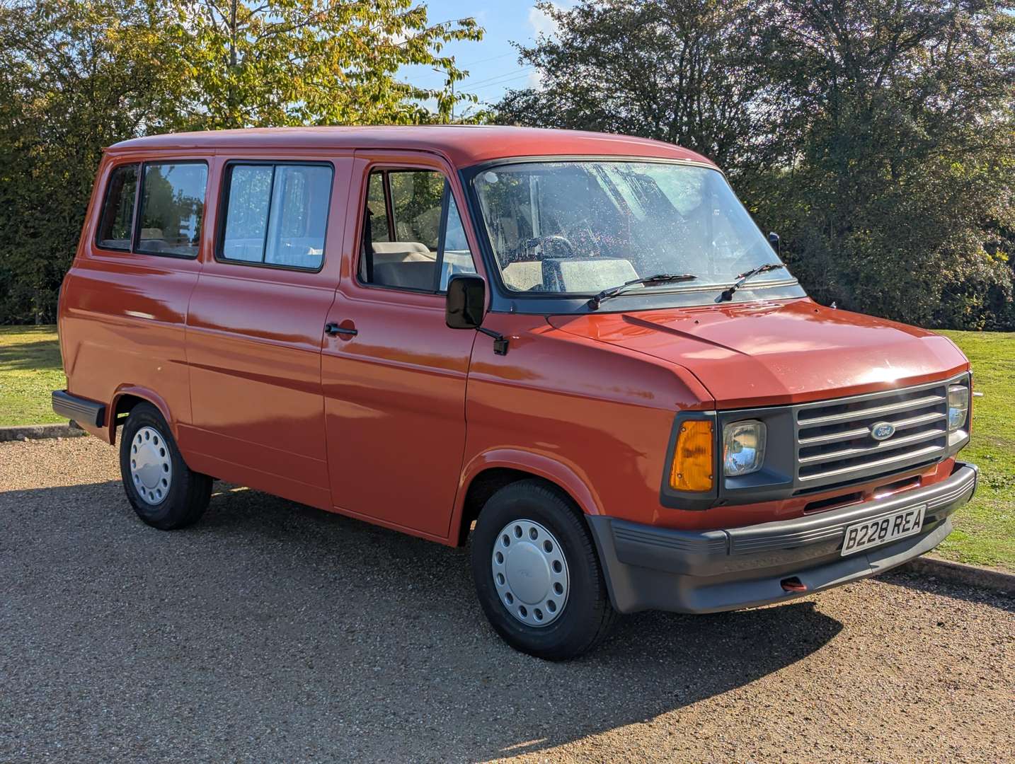 <p>1985 FORD TRANSIT MINIBUS</p>
