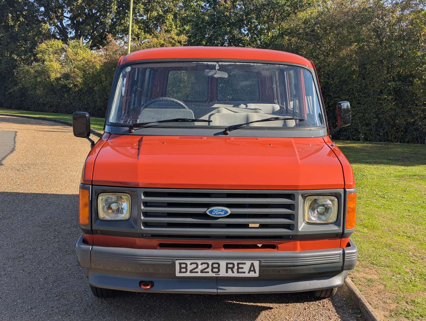 <p>1985 FORD TRANSIT MINIBUS</p>