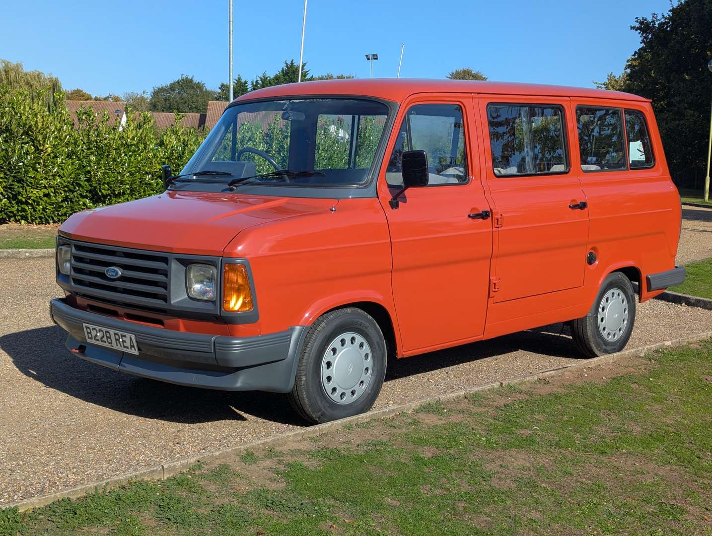 <p>1985 FORD TRANSIT MINIBUS</p>