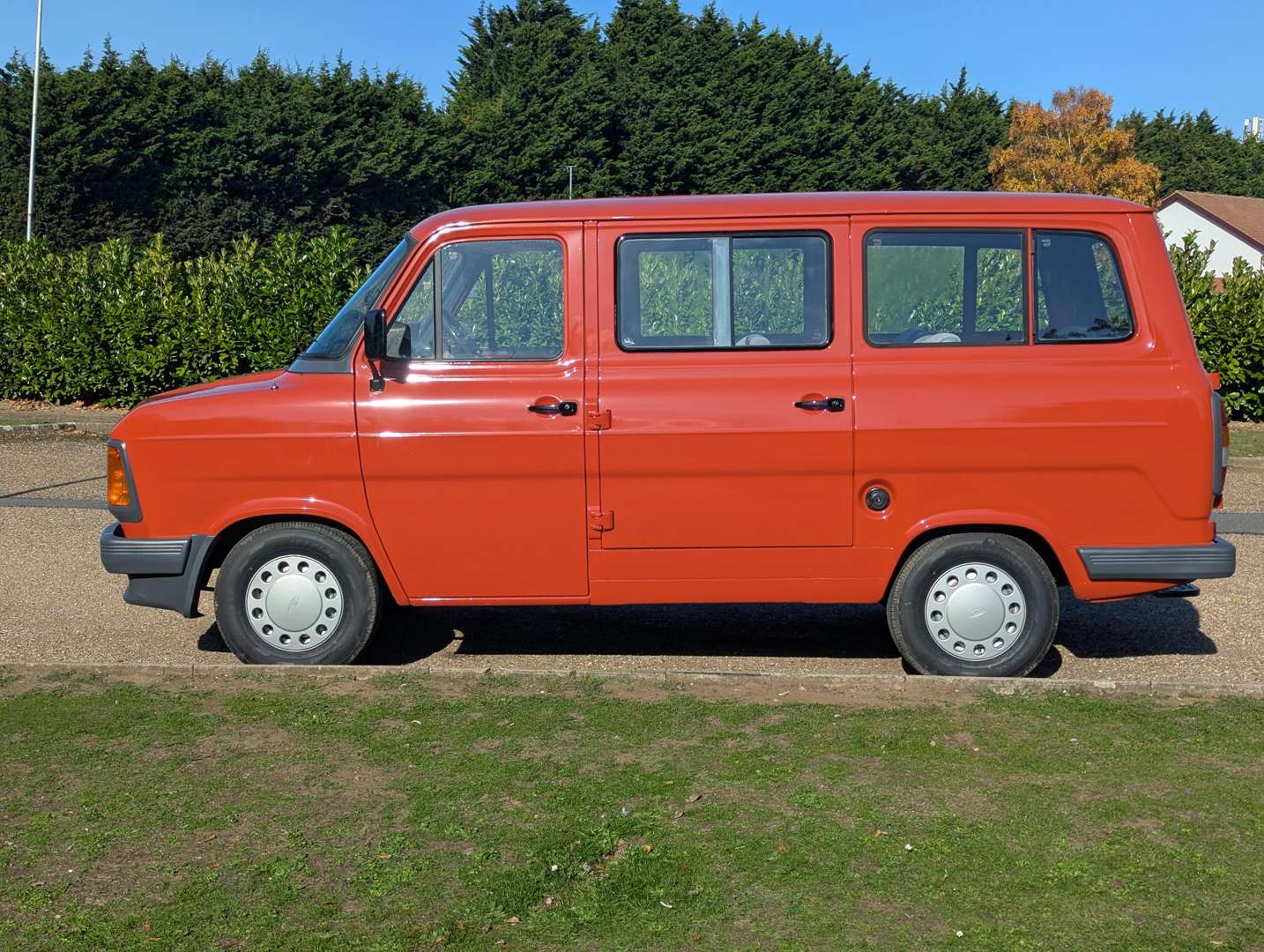<p>1985 FORD TRANSIT MINIBUS</p>
