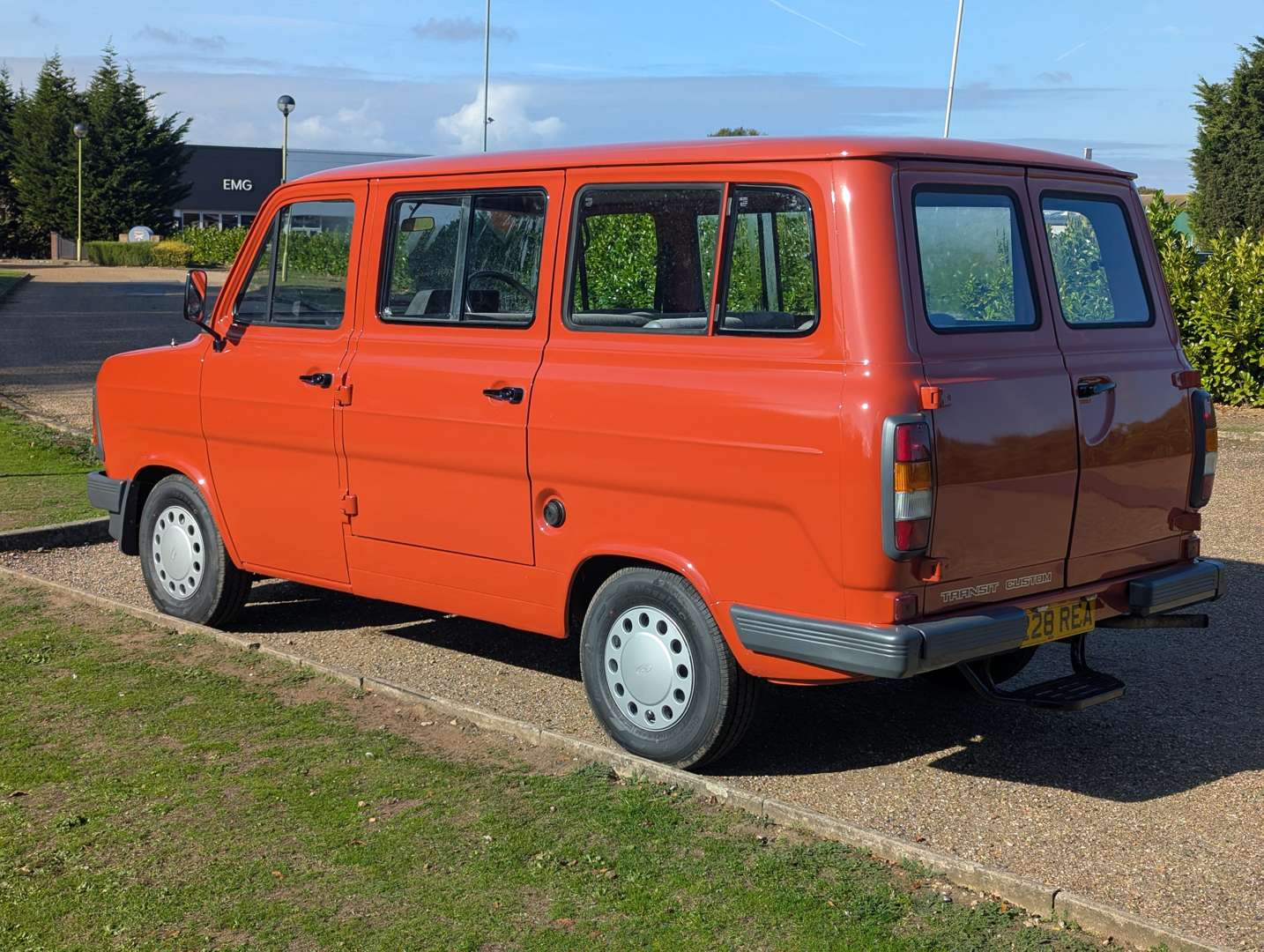 <p>1985 FORD TRANSIT MINIBUS</p>