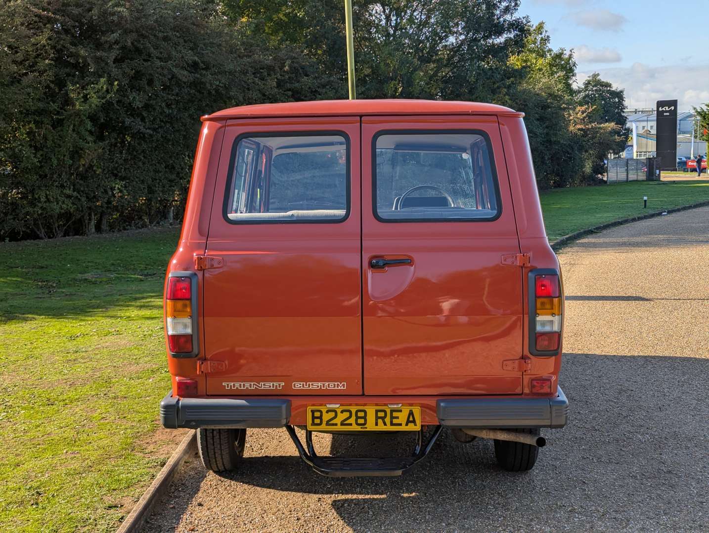 <p>1985 FORD TRANSIT MINIBUS</p>