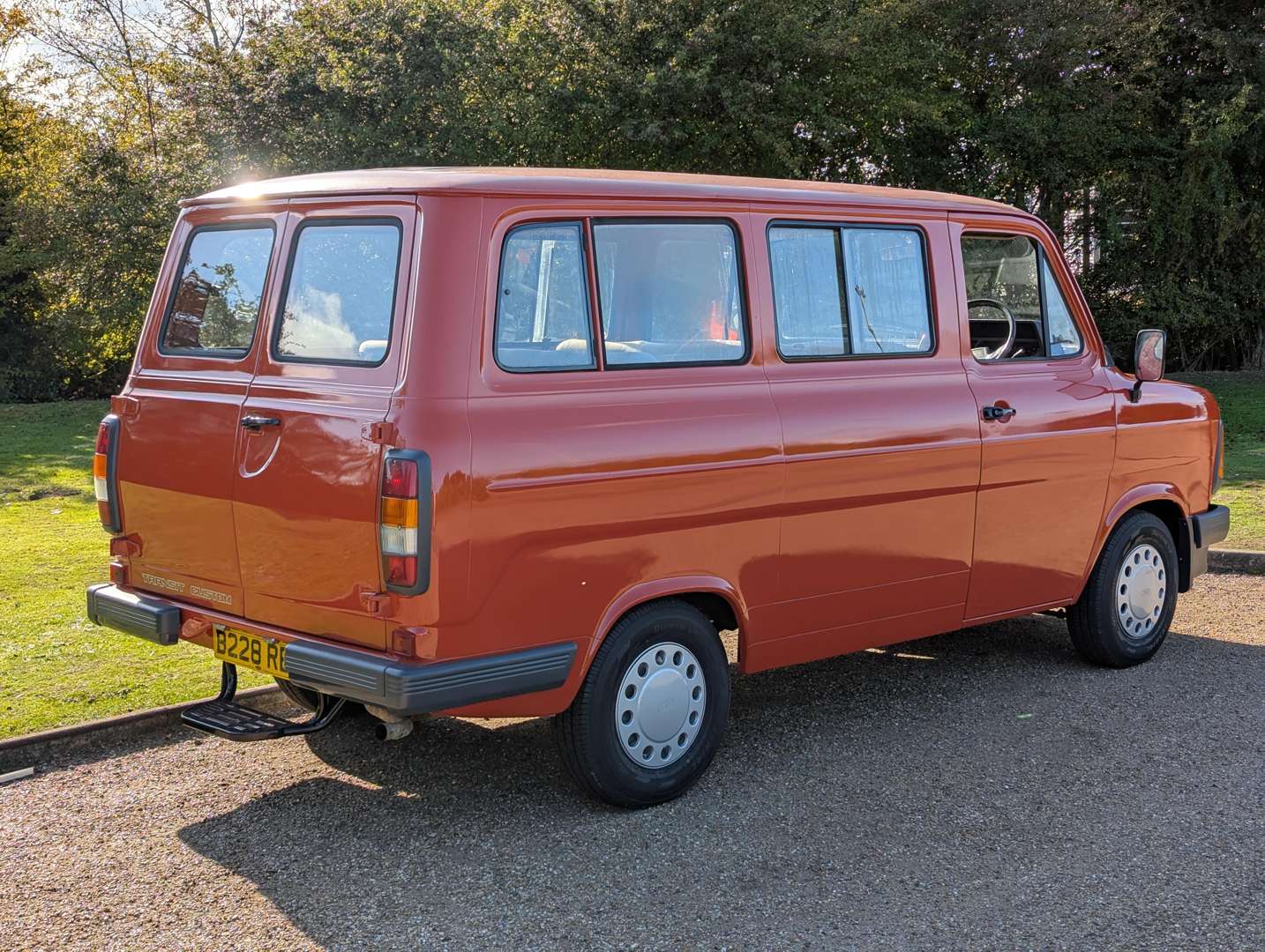 <p>1985 FORD TRANSIT MINIBUS</p>