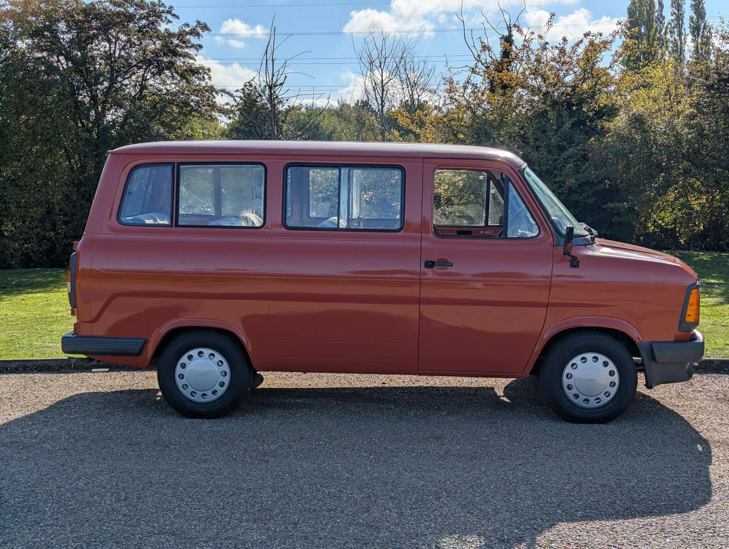 <p>1985 FORD TRANSIT MINIBUS</p>