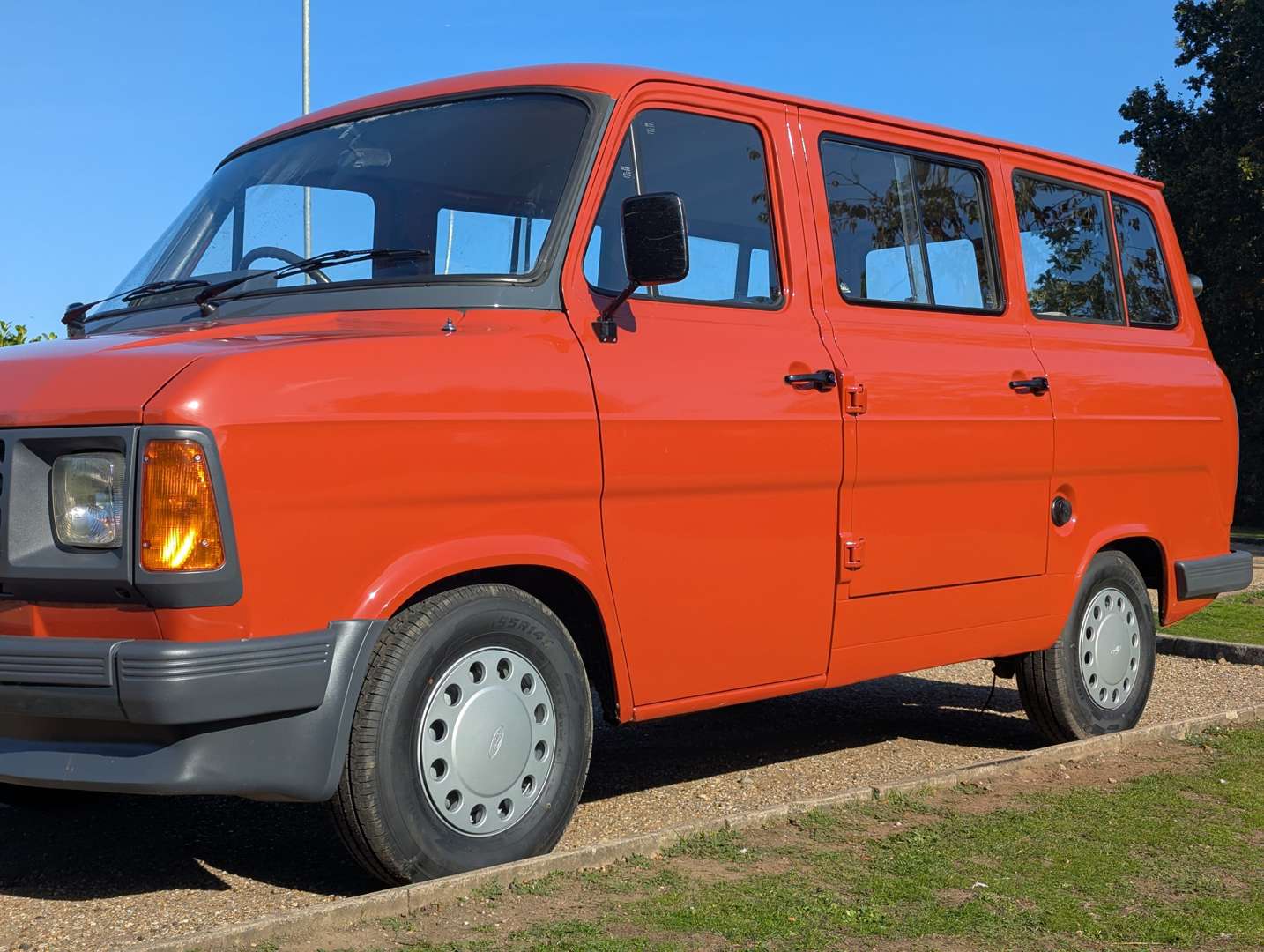 <p>1985 FORD TRANSIT MINIBUS</p>