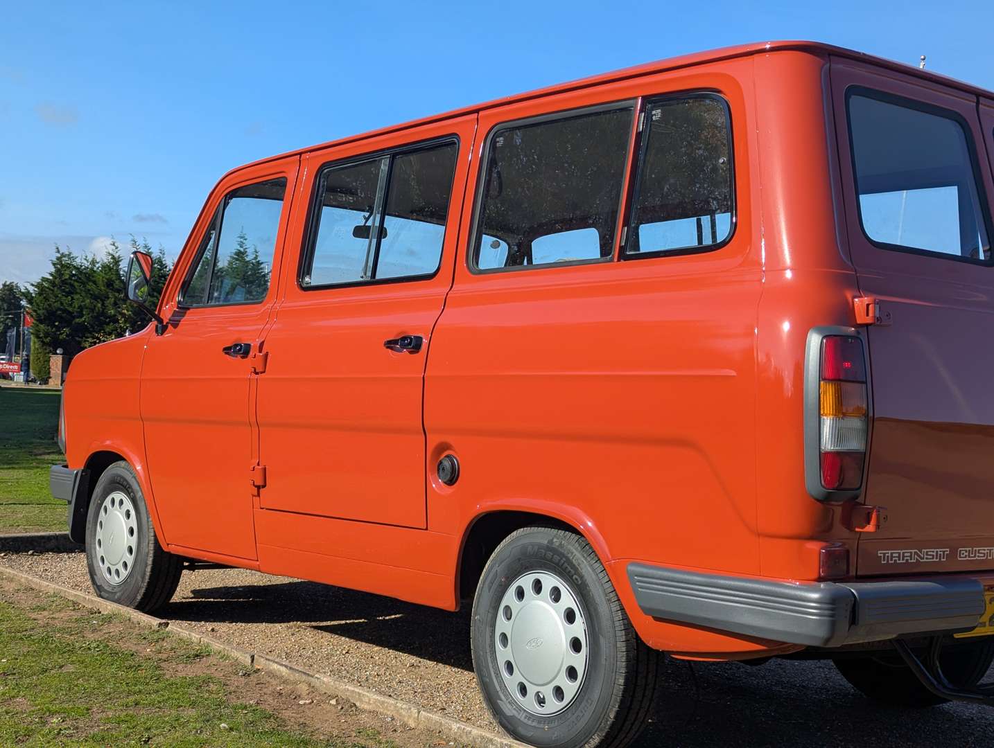 <p>1985 FORD TRANSIT MINIBUS</p>