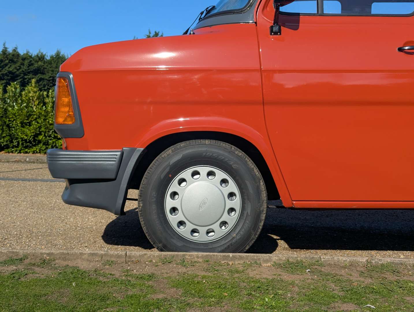 <p>1985 FORD TRANSIT MINIBUS</p>