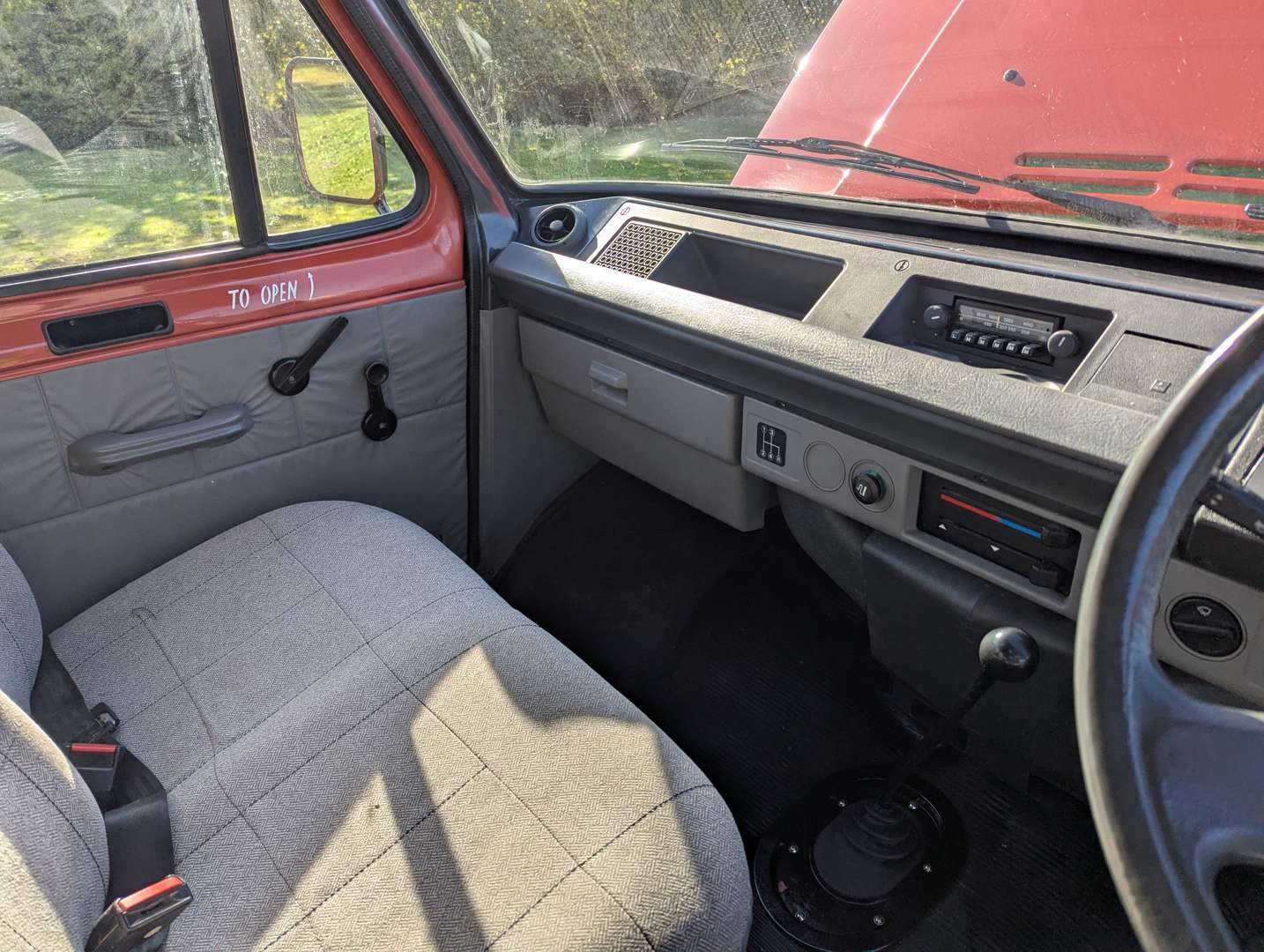 <p>1985 FORD TRANSIT MINIBUS</p>