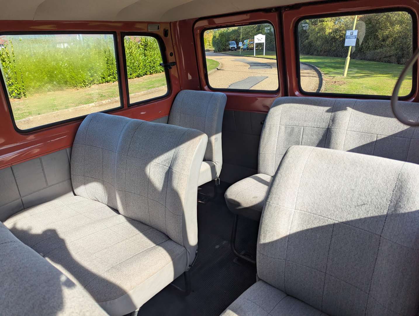 <p>1985 FORD TRANSIT MINIBUS</p>