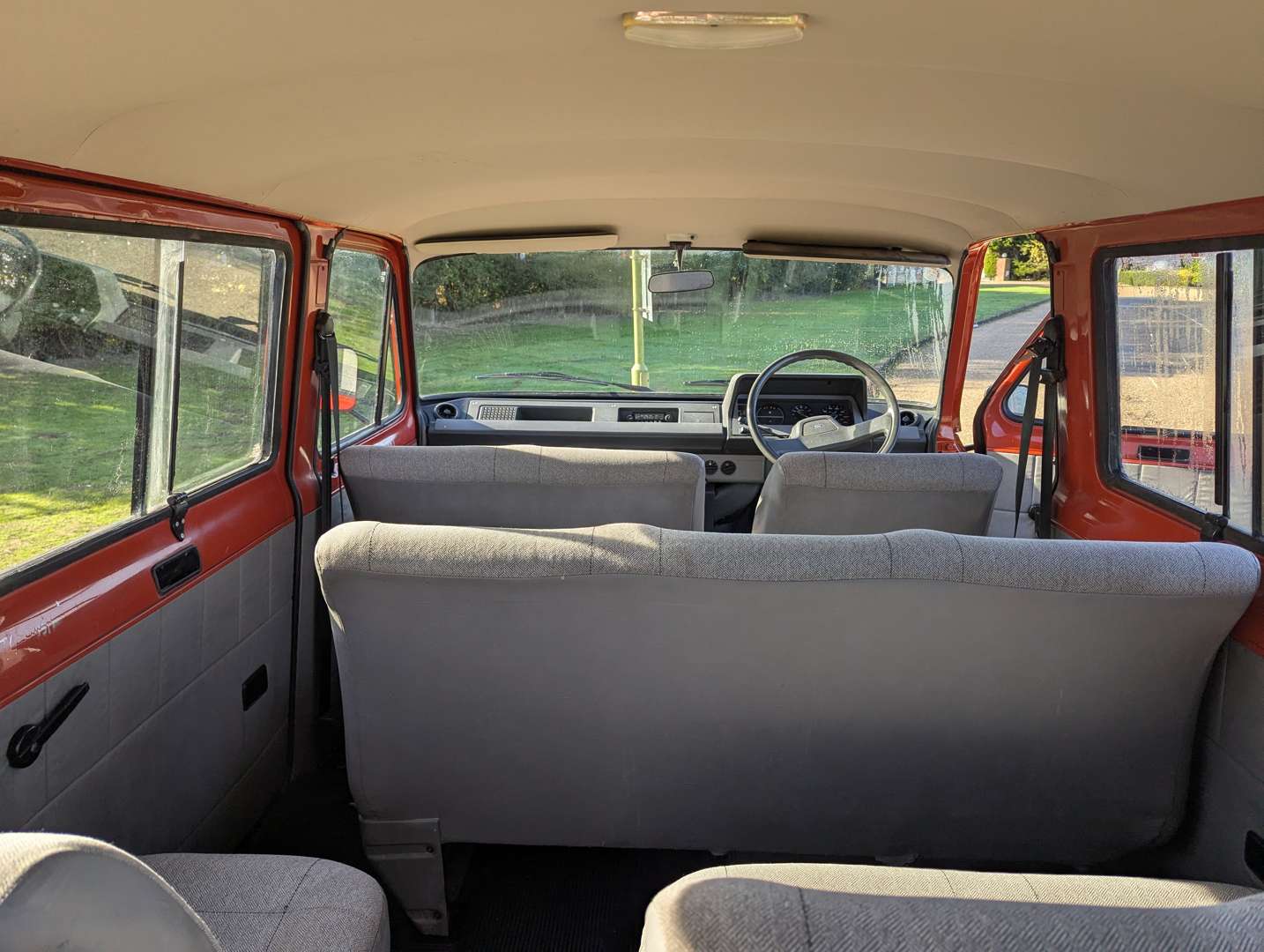 <p>1985 FORD TRANSIT MINIBUS</p>