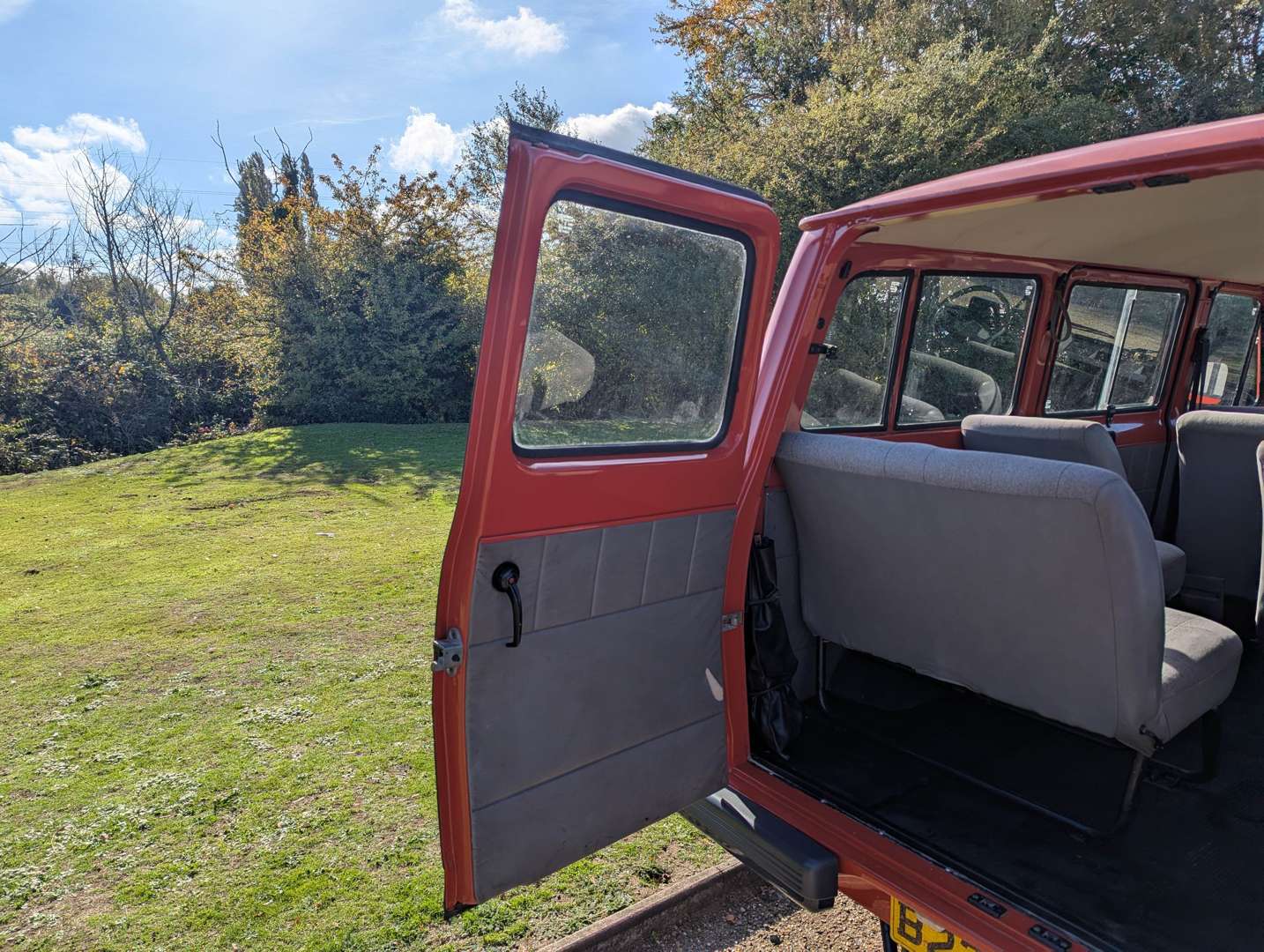 <p>1985 FORD TRANSIT MINIBUS</p>