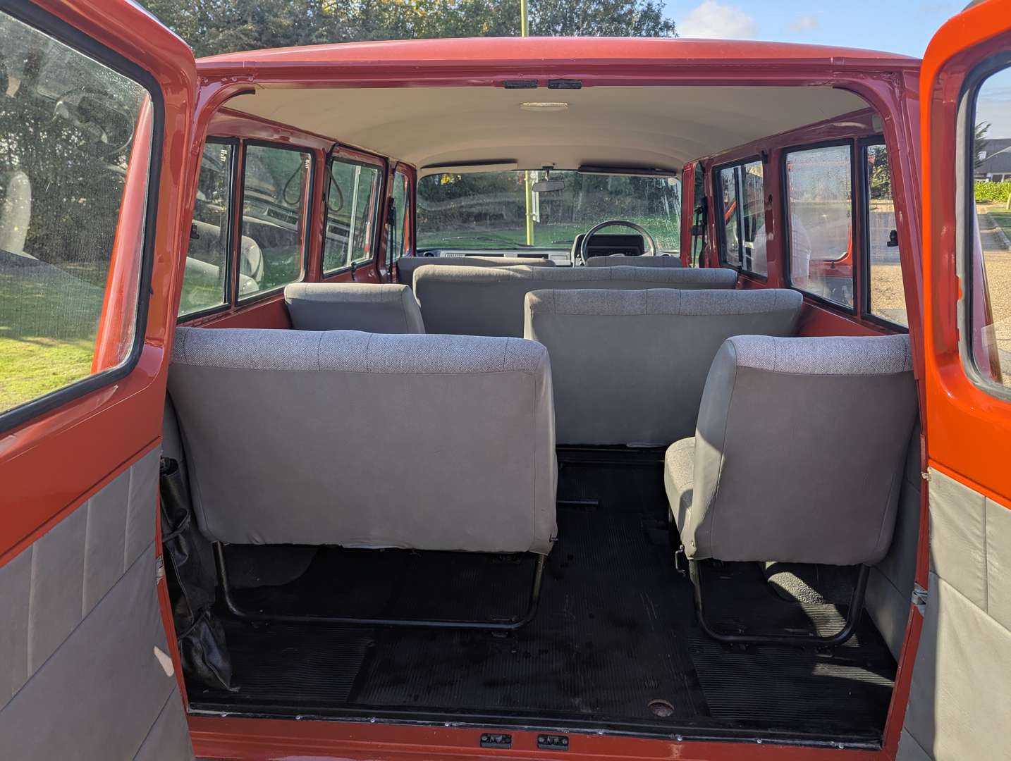 <p>1985 FORD TRANSIT MINIBUS</p>