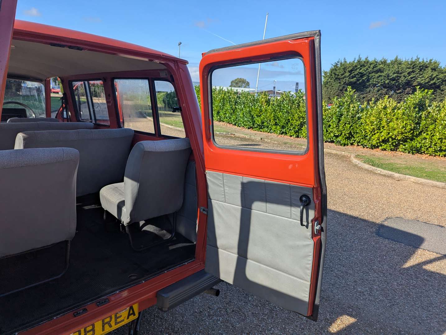 <p>1985 FORD TRANSIT MINIBUS</p>