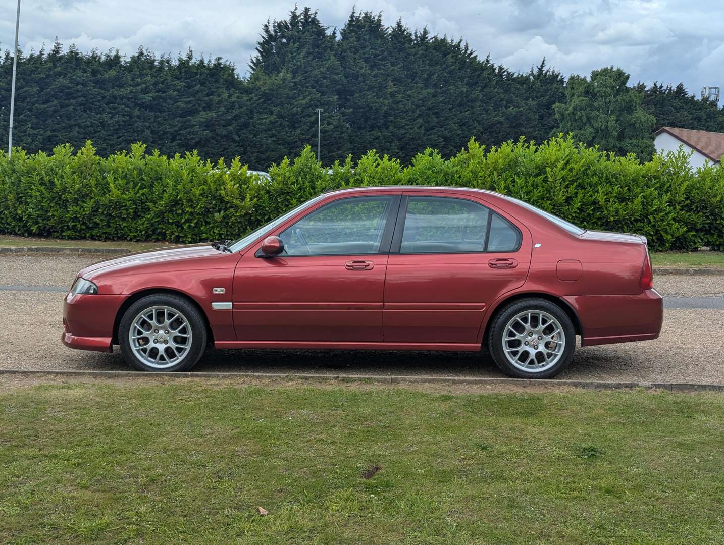 <p>2004 MG ZS</p>