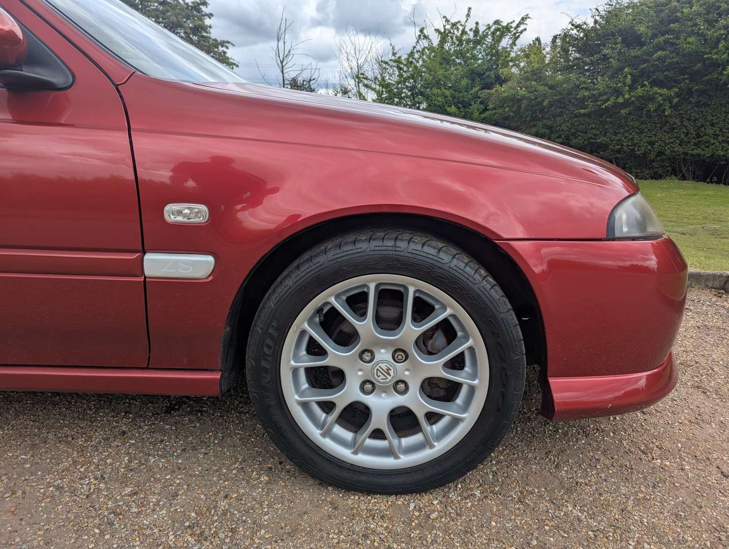 <p>2004 MG ZS</p>