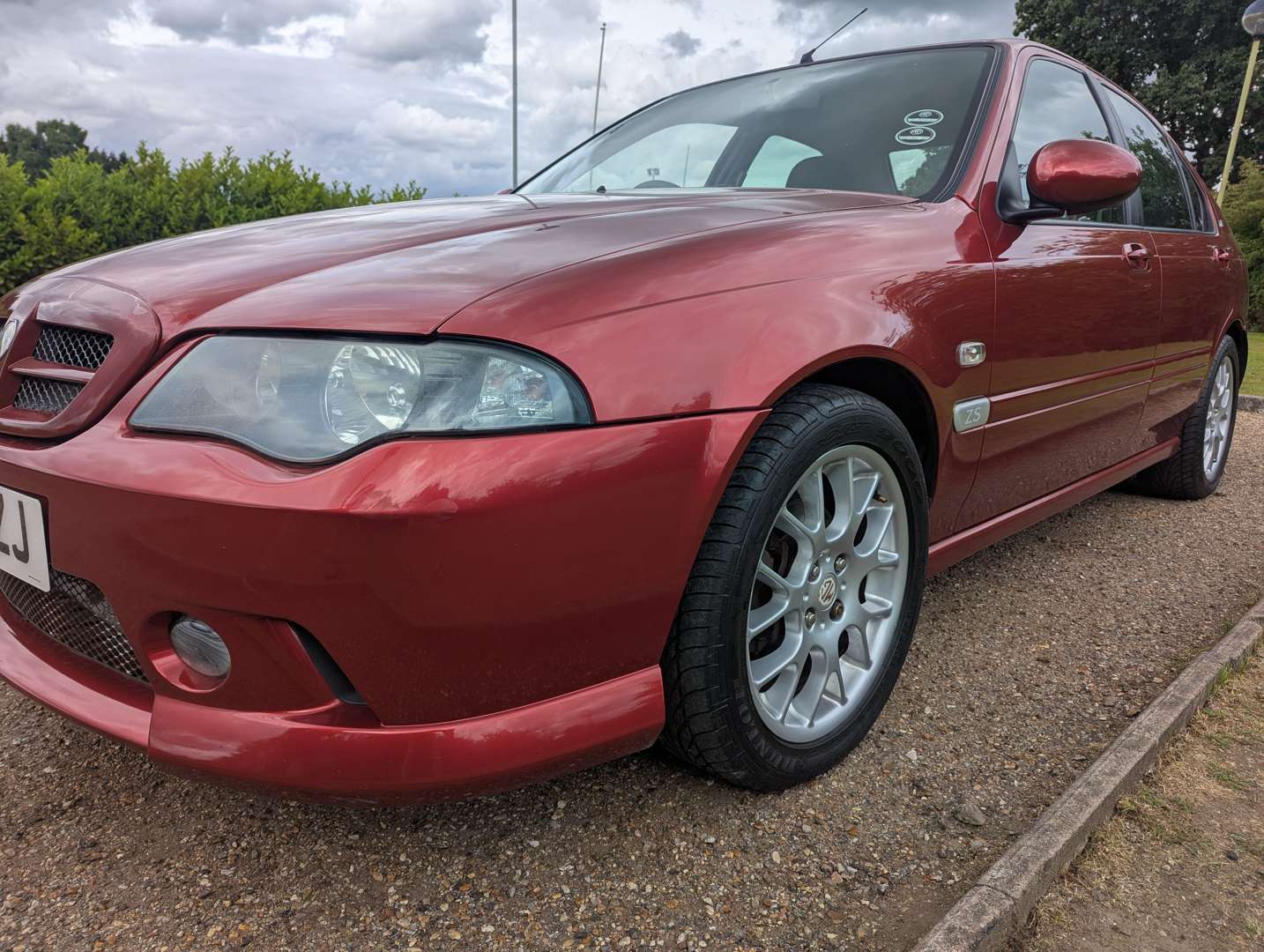 <p>2004 MG ZS</p>