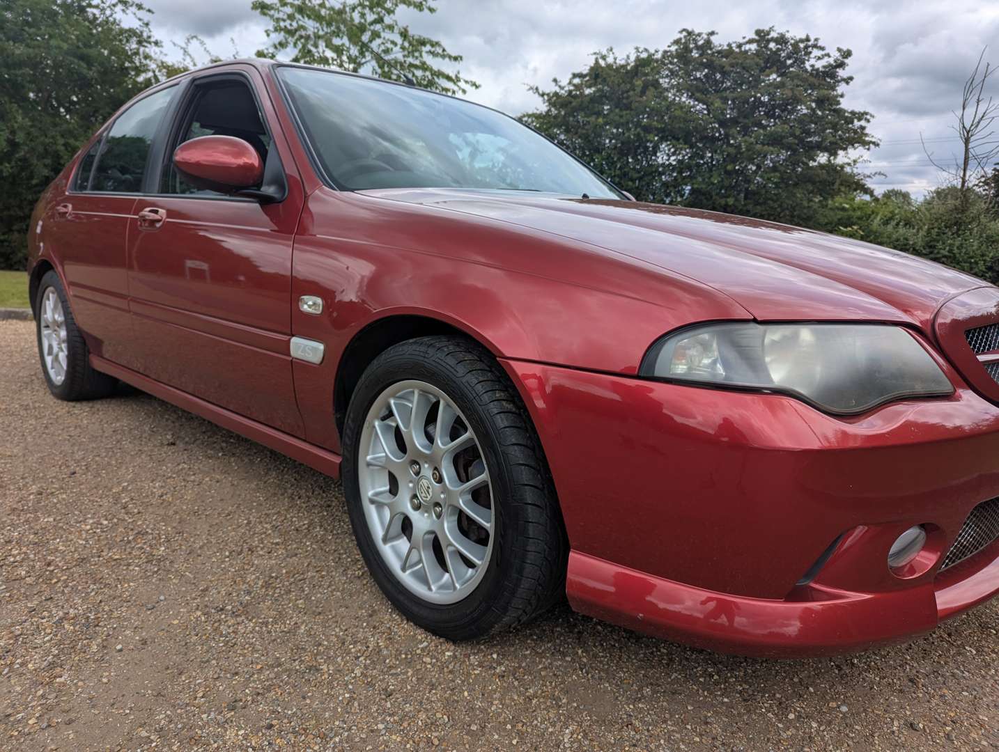 <p>2004 MG ZS</p>