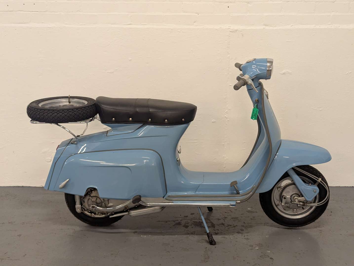 <p>1966 LAMBRETTA J50</p>