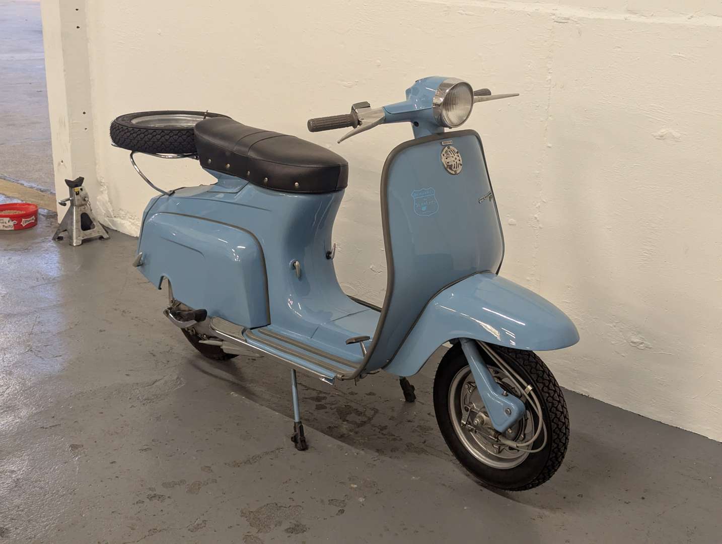 <p>1966 LAMBRETTA J50</p>