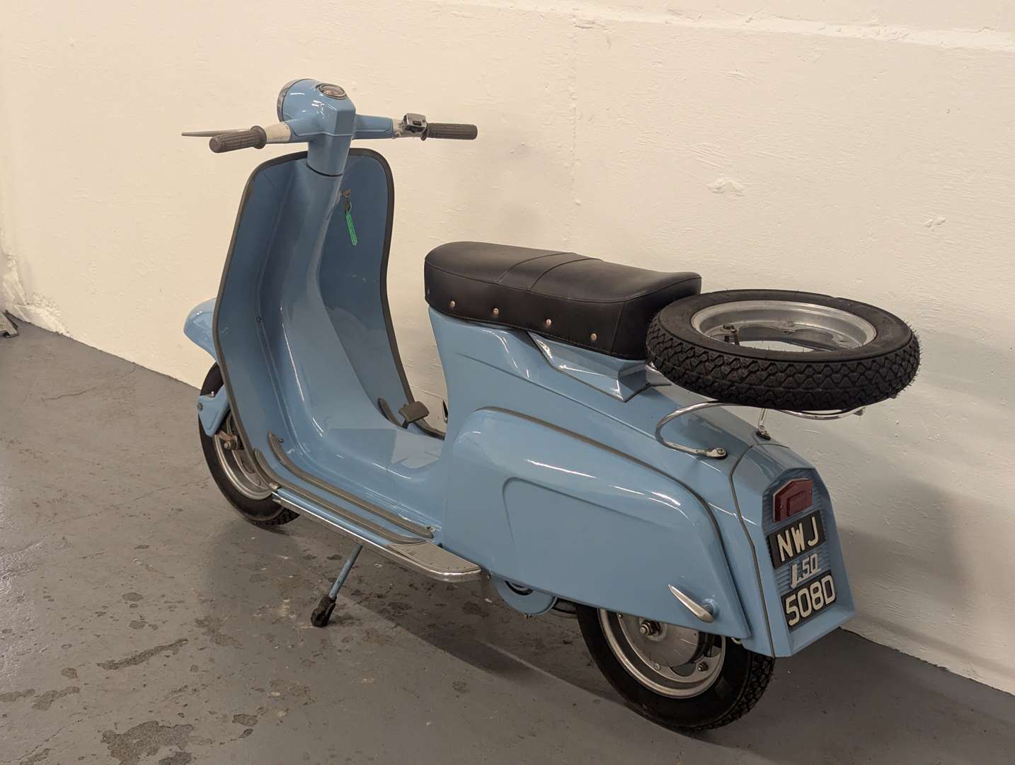 <p>1966 LAMBRETTA J50</p>