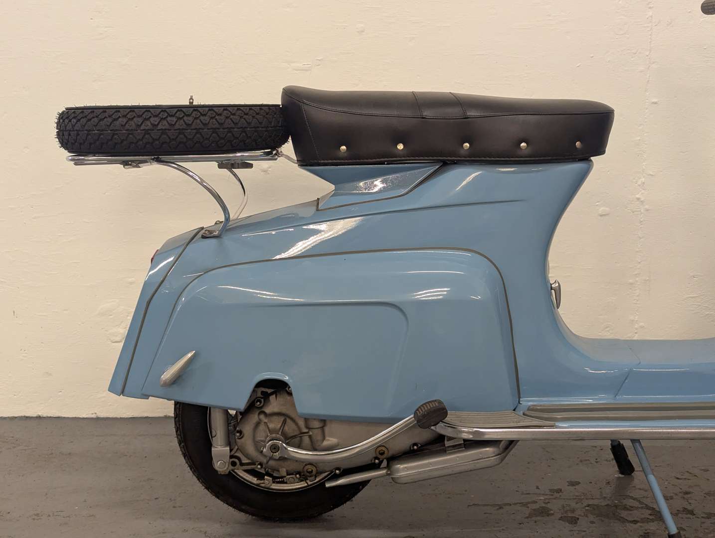 <p>1966 LAMBRETTA J50</p>
