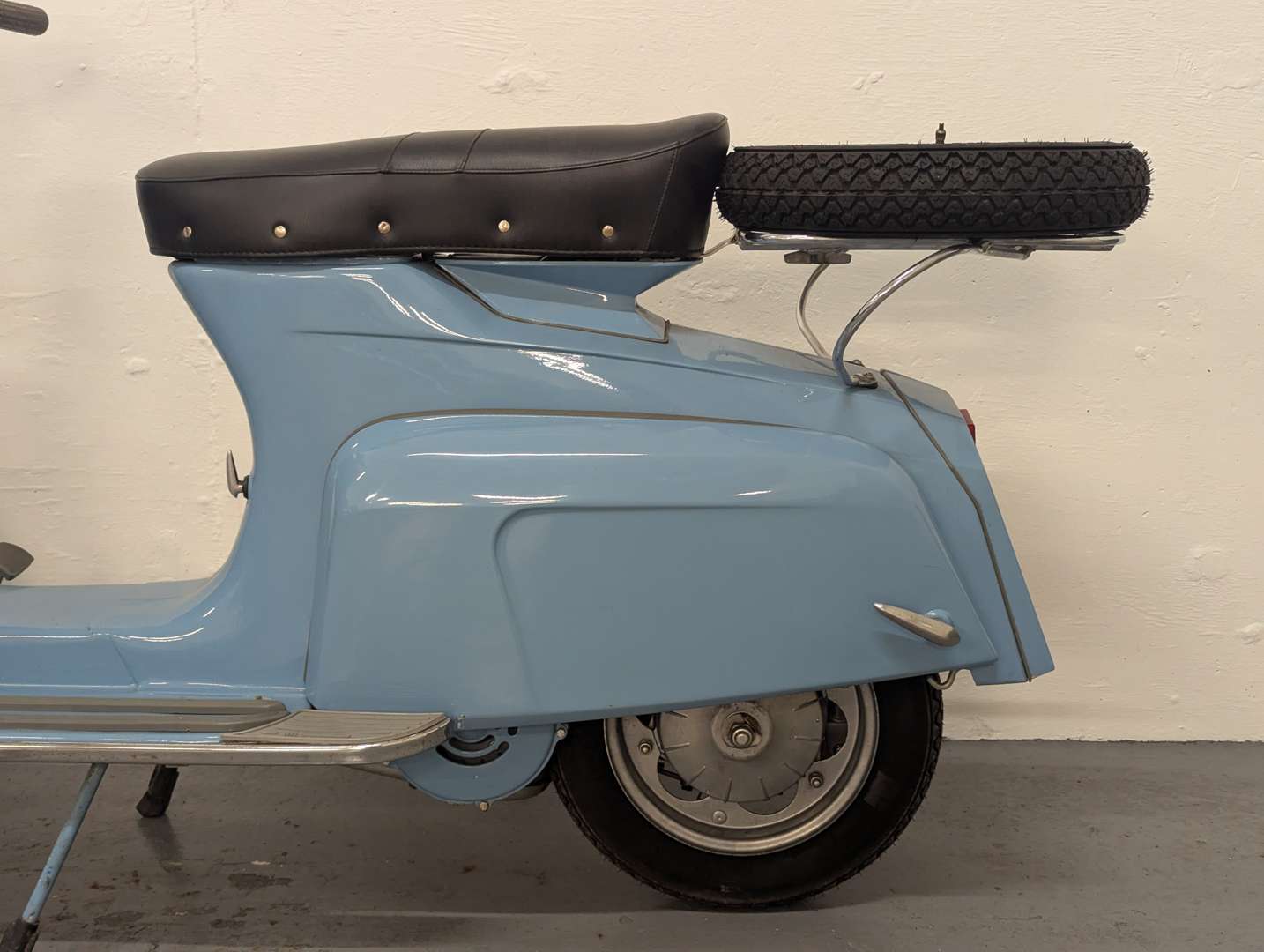 <p>1966 LAMBRETTA J50</p>