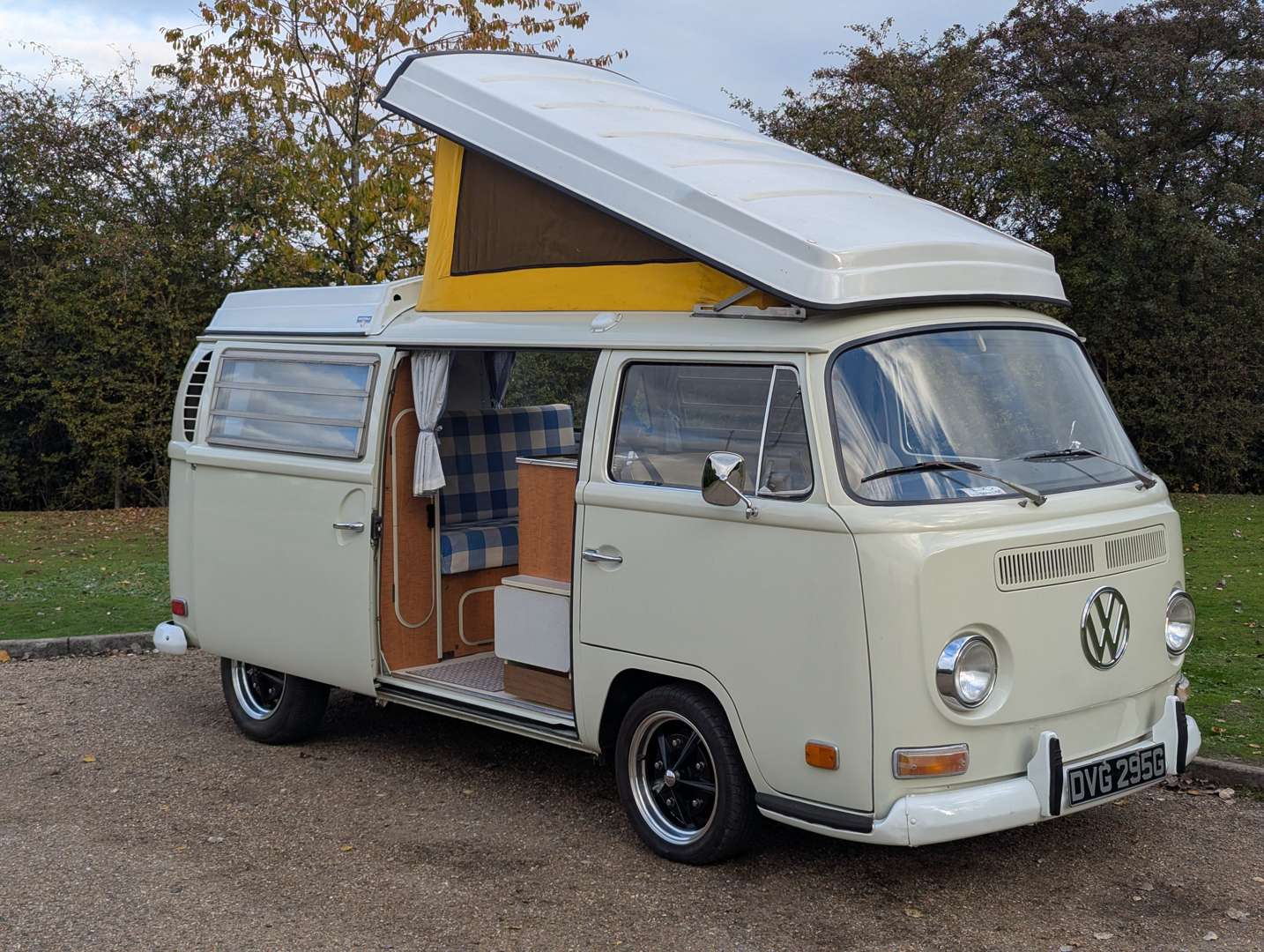 <p>1969 VW T2 WESTFALIA CAMPERVAN LHD</p>