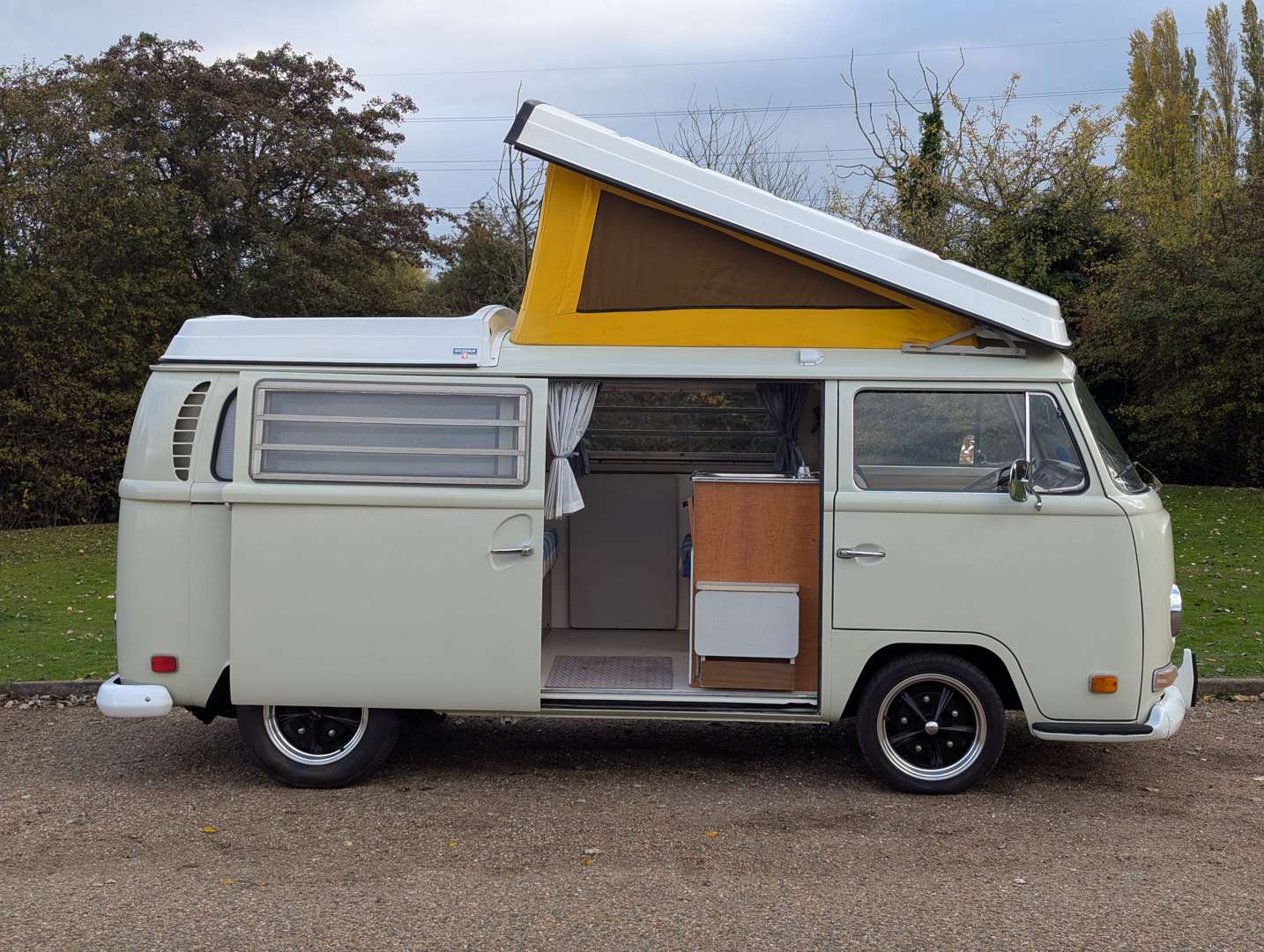 <p>1969 VW T2 WESTFALIA CAMPERVAN LHD</p>