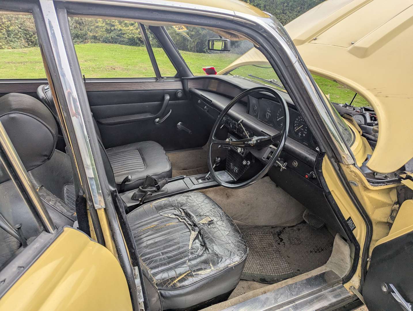 <p>1971 ROVER P6 3500 AUTO</p>