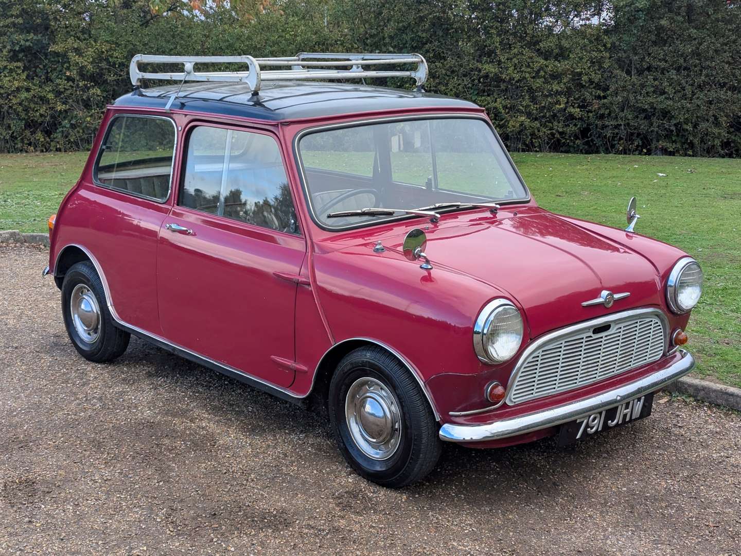 <p>1960 MORRIS MINI DE-LUXE</p>