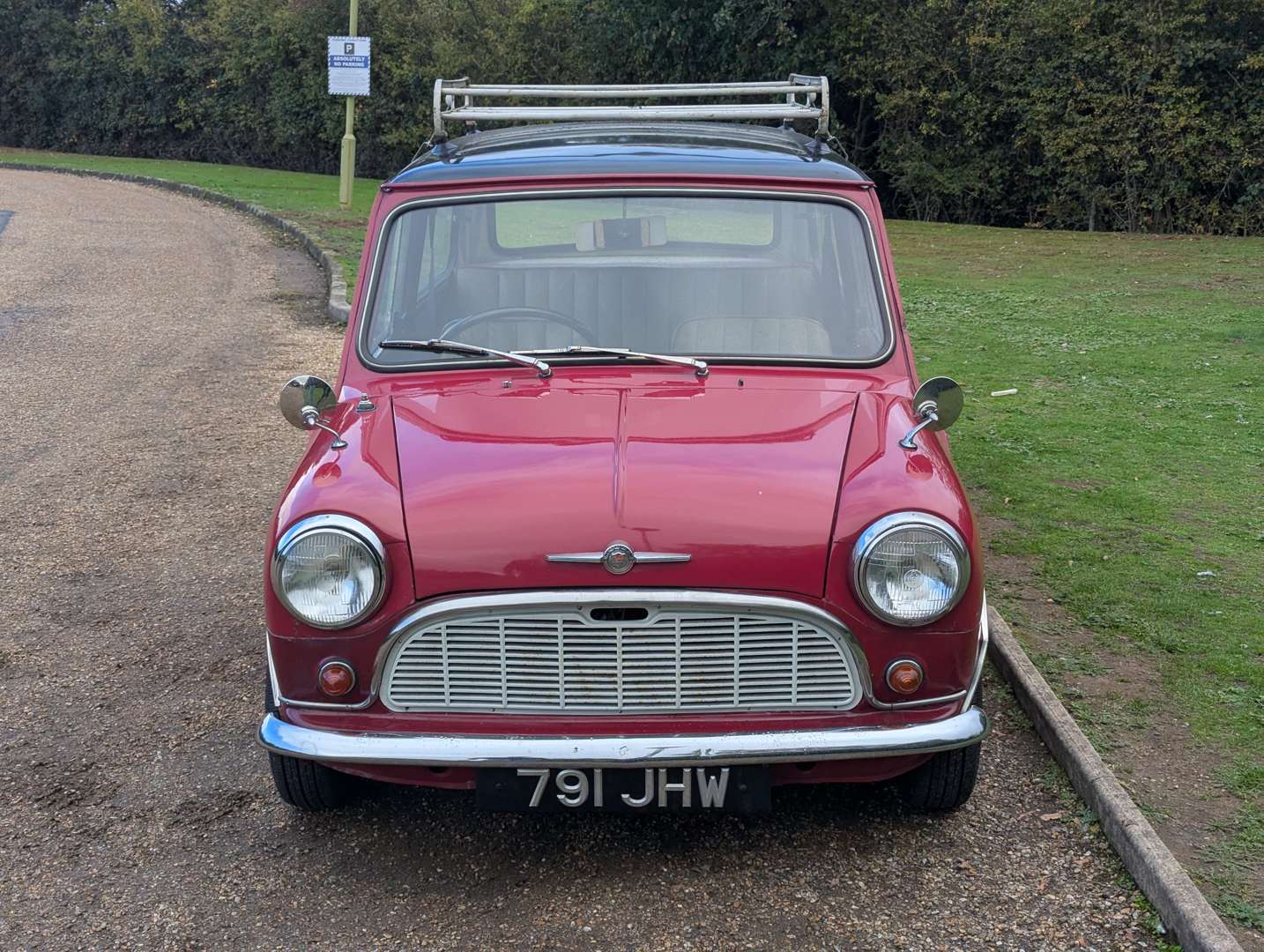 <p>1960 MORRIS MINI DE-LUXE</p>