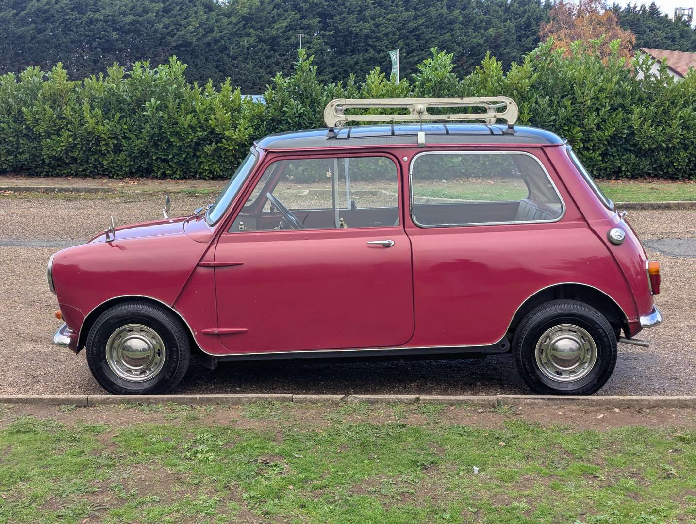 <p>1960 MORRIS MINI DE-LUXE</p>