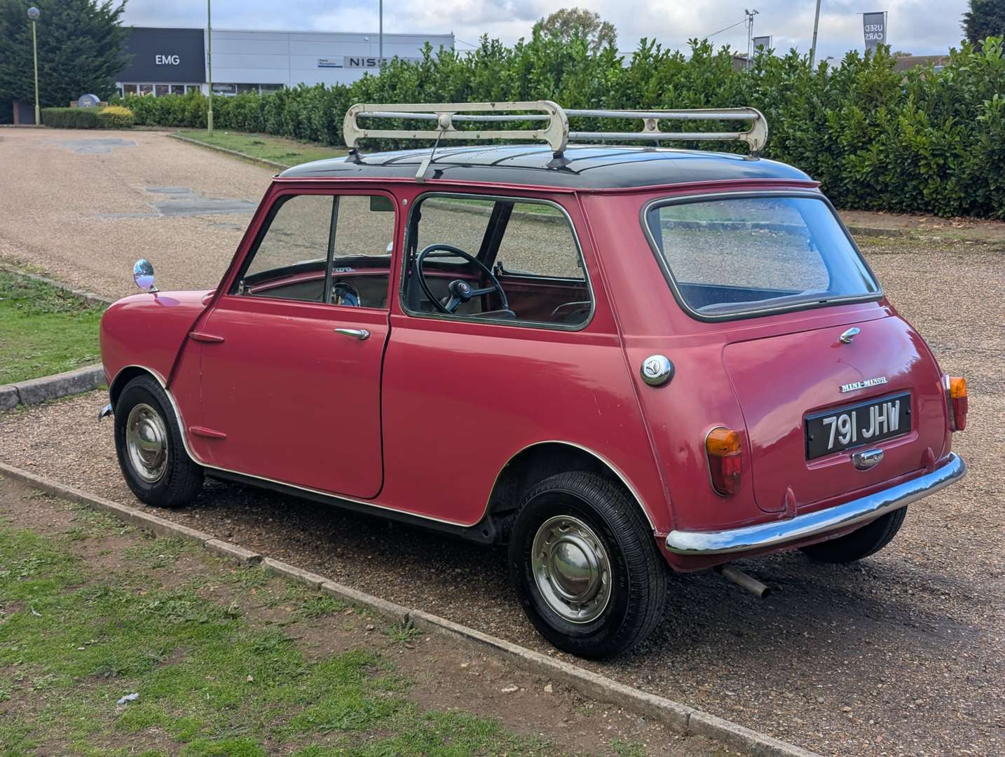 <p>1960 MORRIS MINI DE-LUXE</p>