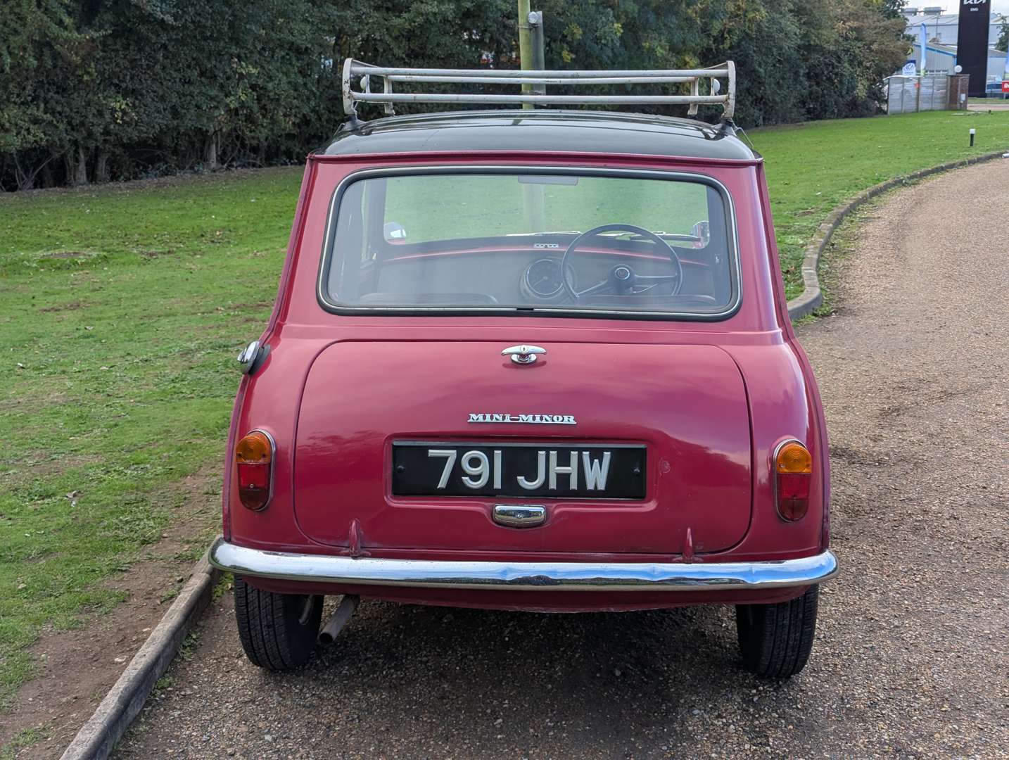 <p>1960 MORRIS MINI DE-LUXE</p>