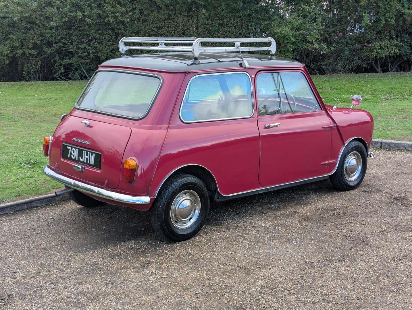 <p>1960 MORRIS MINI DE-LUXE</p>
