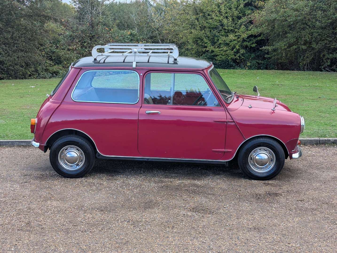 <p>1960 MORRIS MINI DE-LUXE</p>