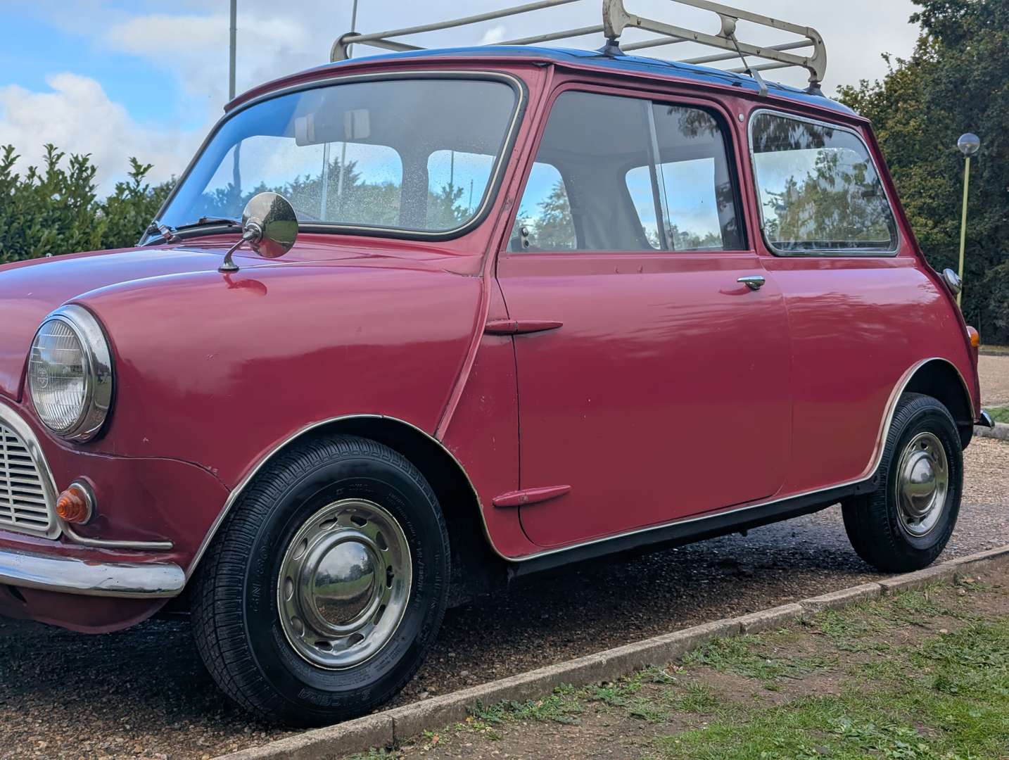 <p>1960 MORRIS MINI DE-LUXE</p>