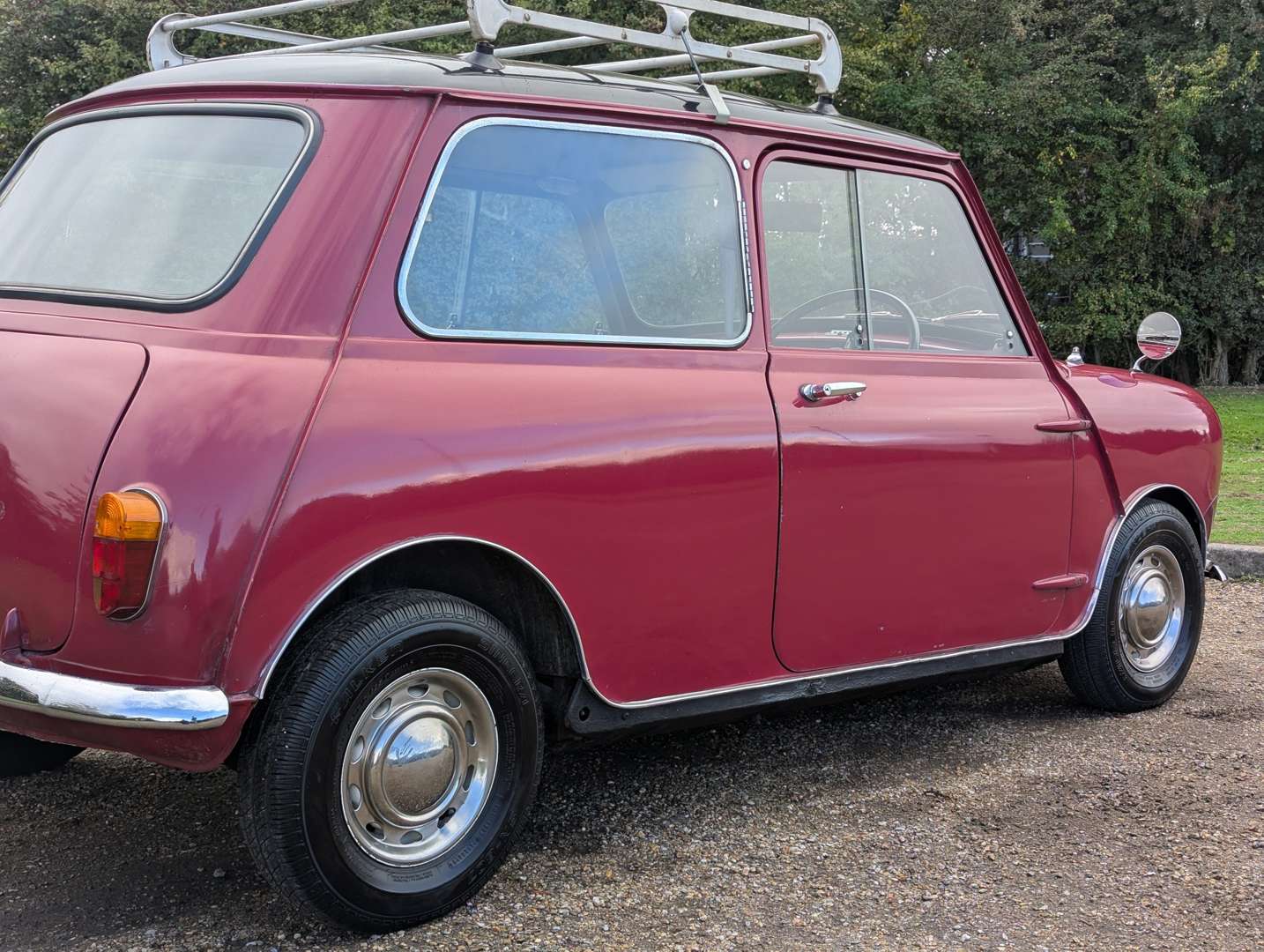 <p>1960 MORRIS MINI DE-LUXE</p>