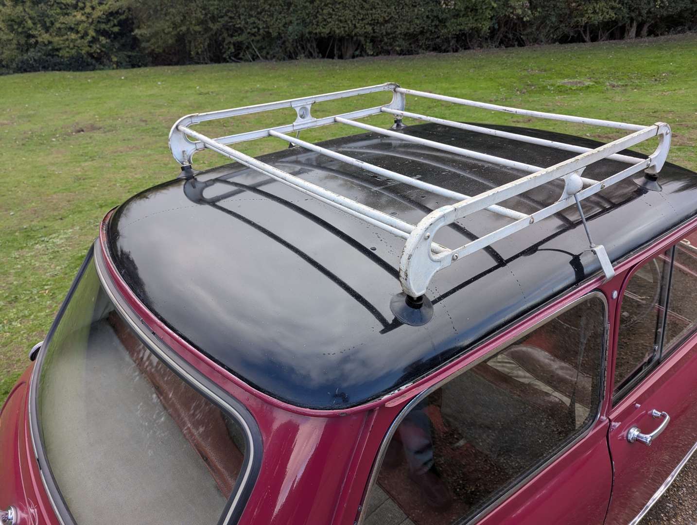 <p>1960 MORRIS MINI DE-LUXE</p>