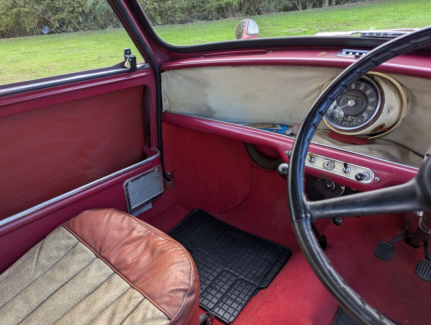 <p>1960 MORRIS MINI DE-LUXE</p>