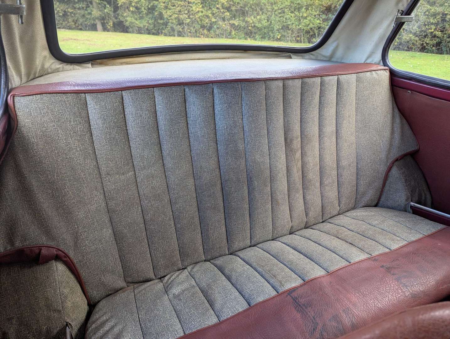 <p>1960 MORRIS MINI DE-LUXE</p>