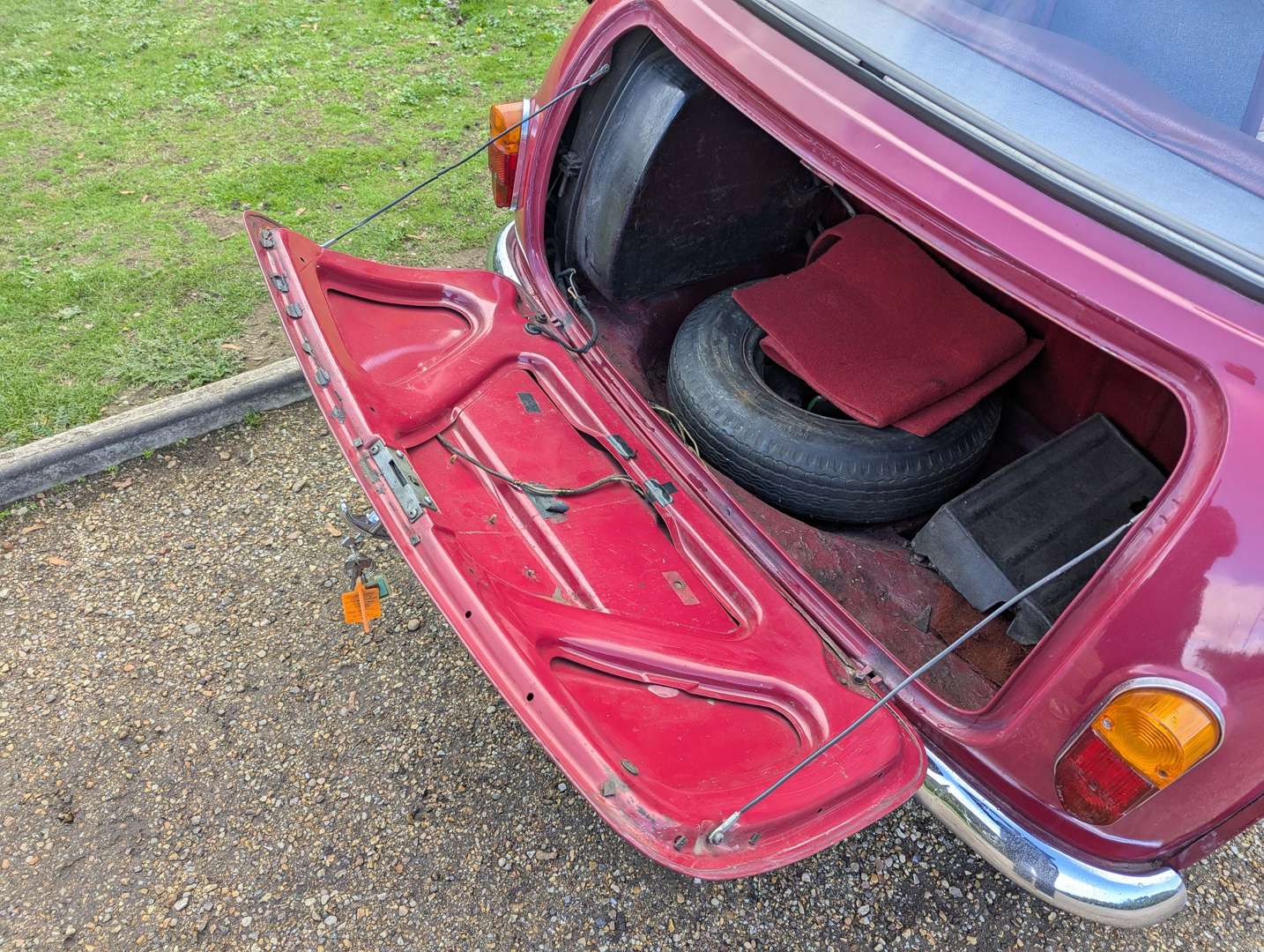 <p>1960 MORRIS MINI DE-LUXE</p>