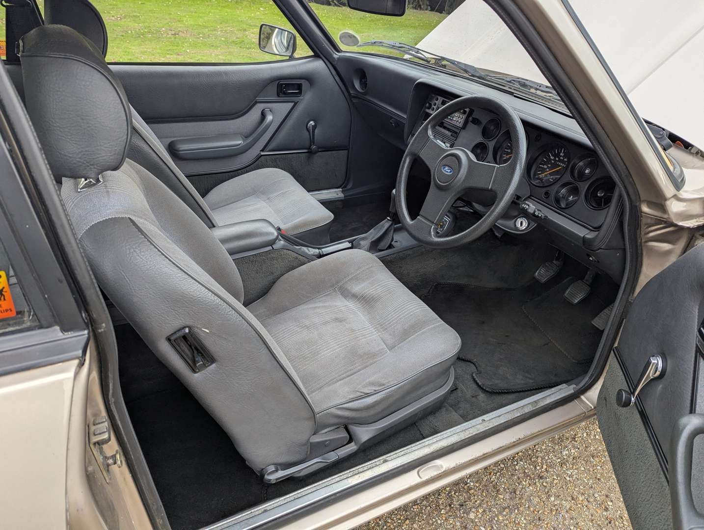 <p>1982 FORD CAPRI CABARET</p>