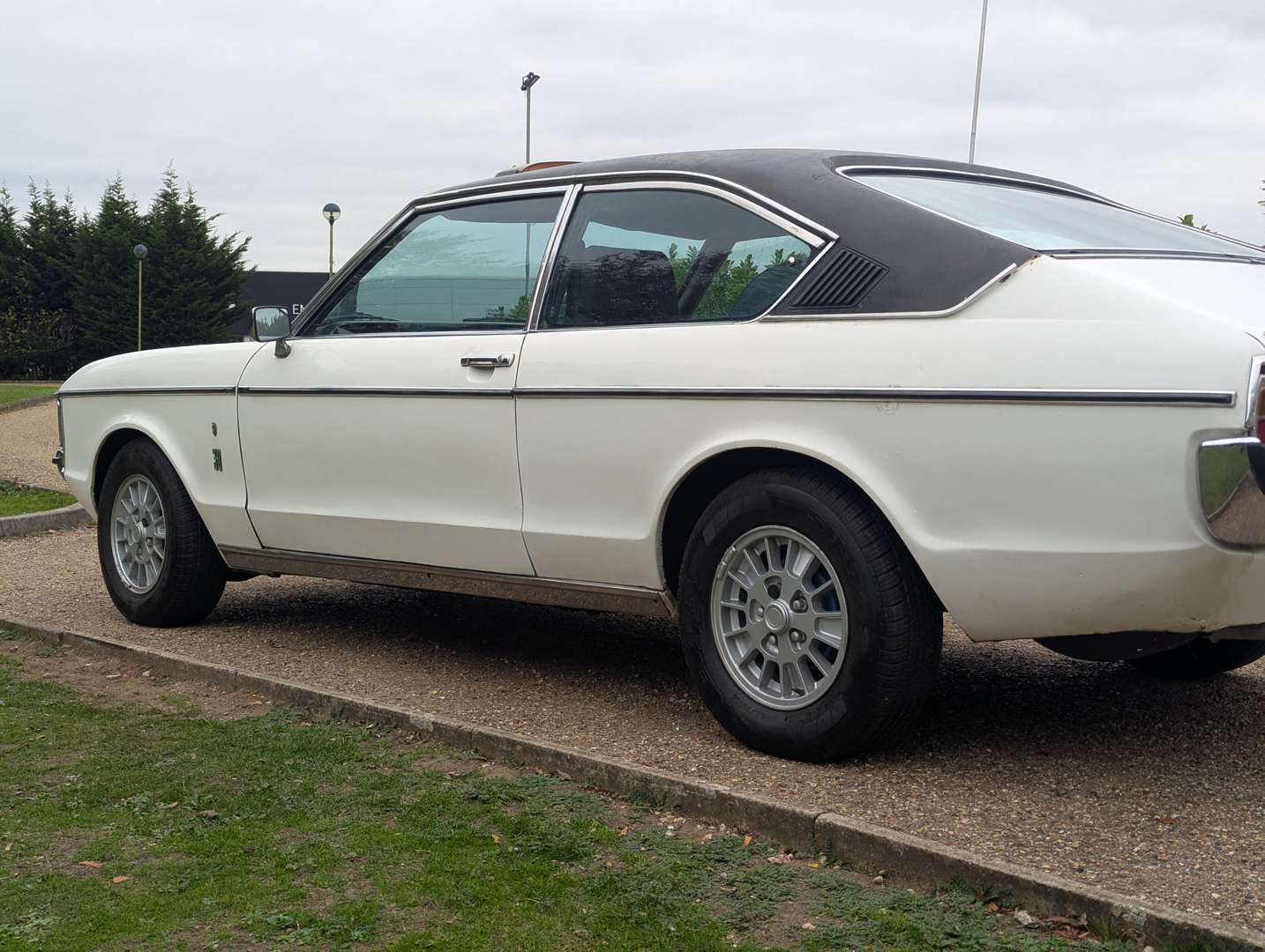 <p>1974 FORD GRANADA GHIA 3.0 AUTO COUPE</p>