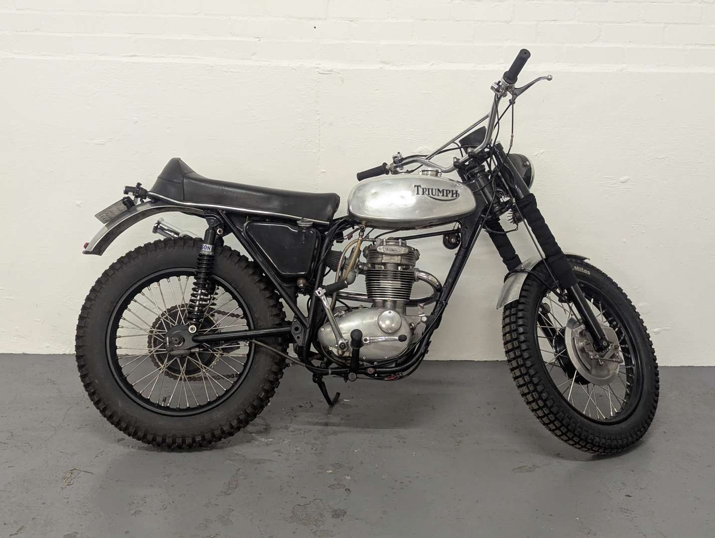<p>1970 TRIUMPH TR25 TROPHY</p>
