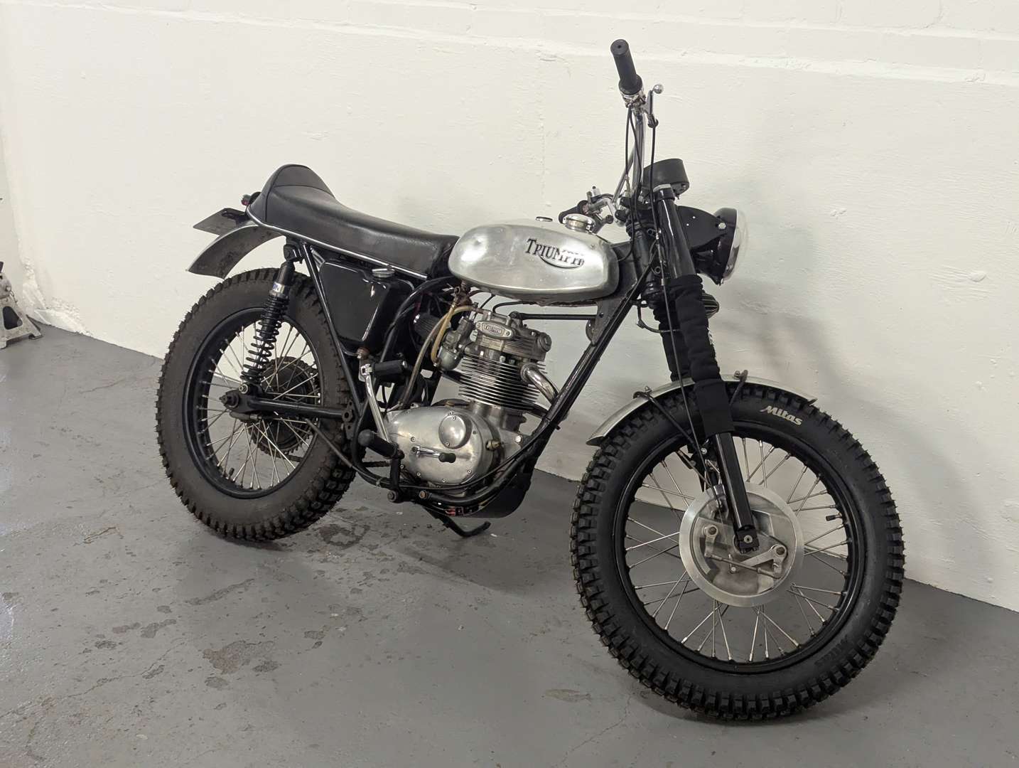 <p>1970 TRIUMPH TR25 TROPHY</p>
