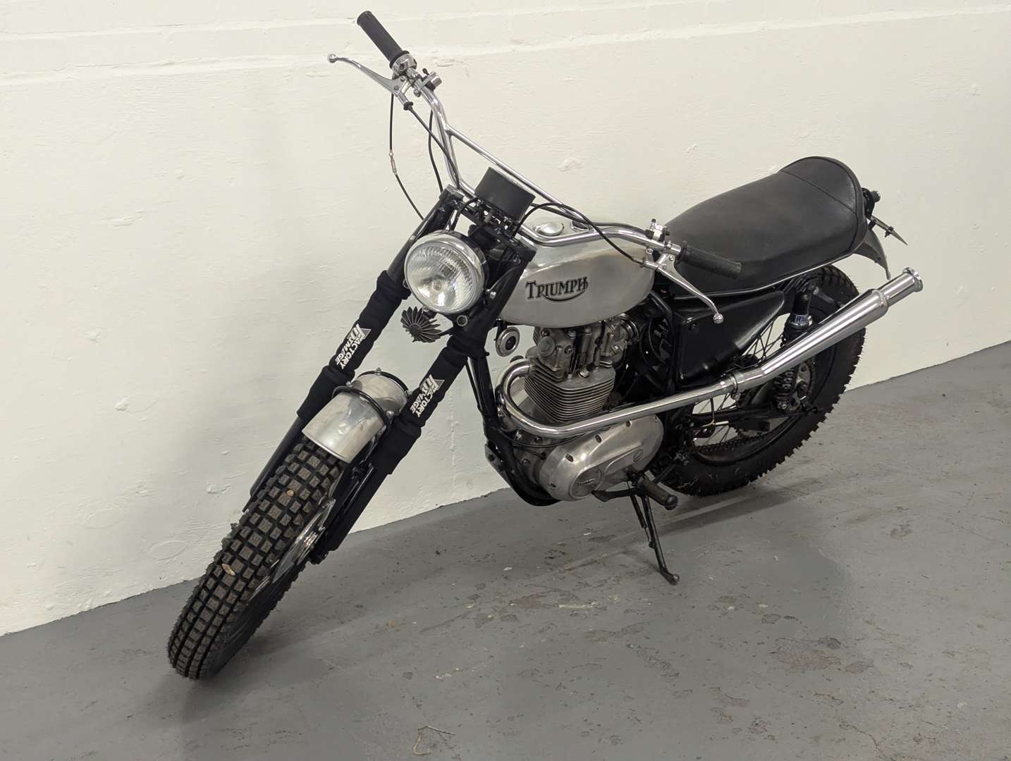 <p>1970 TRIUMPH TR25 TROPHY</p>