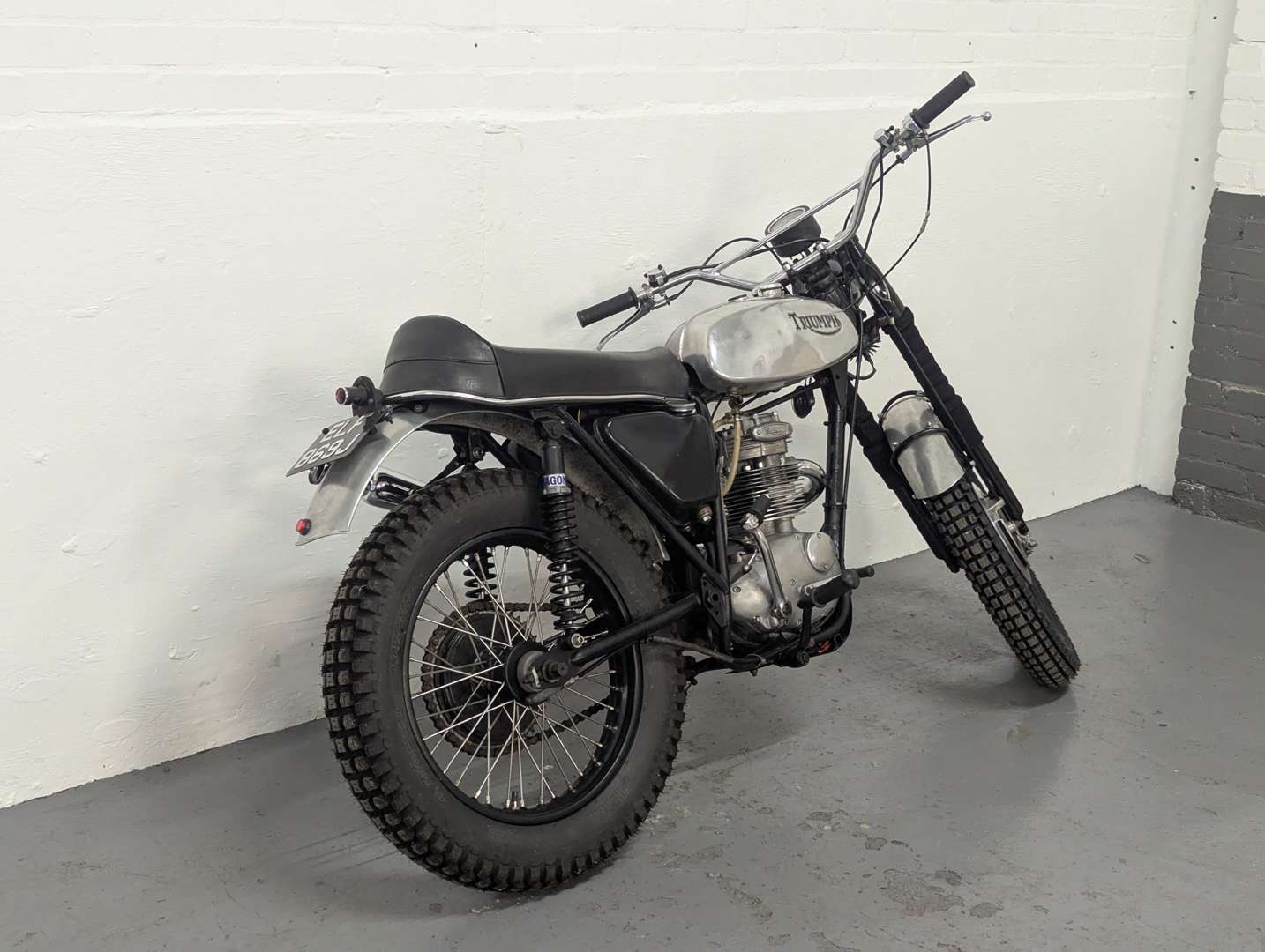 <p>1970 TRIUMPH TR25 TROPHY</p>