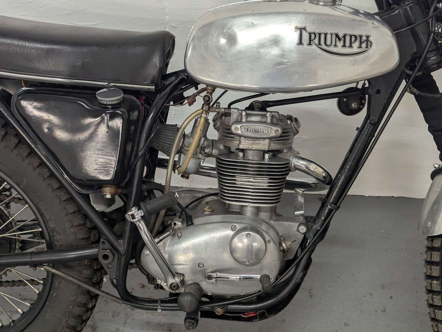 <p>1970 TRIUMPH TR25 TROPHY</p>